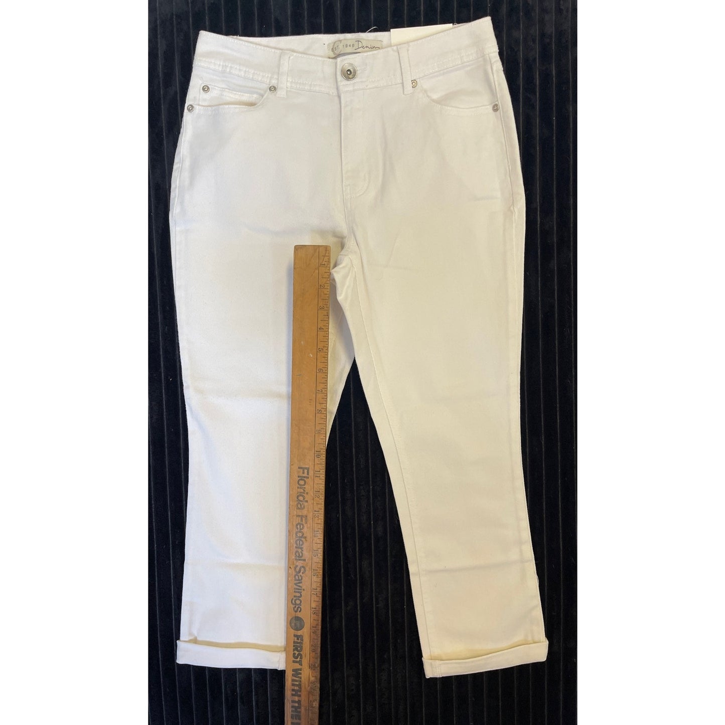 NWT Est. 1946 Denim Women's White Capris – Size 6