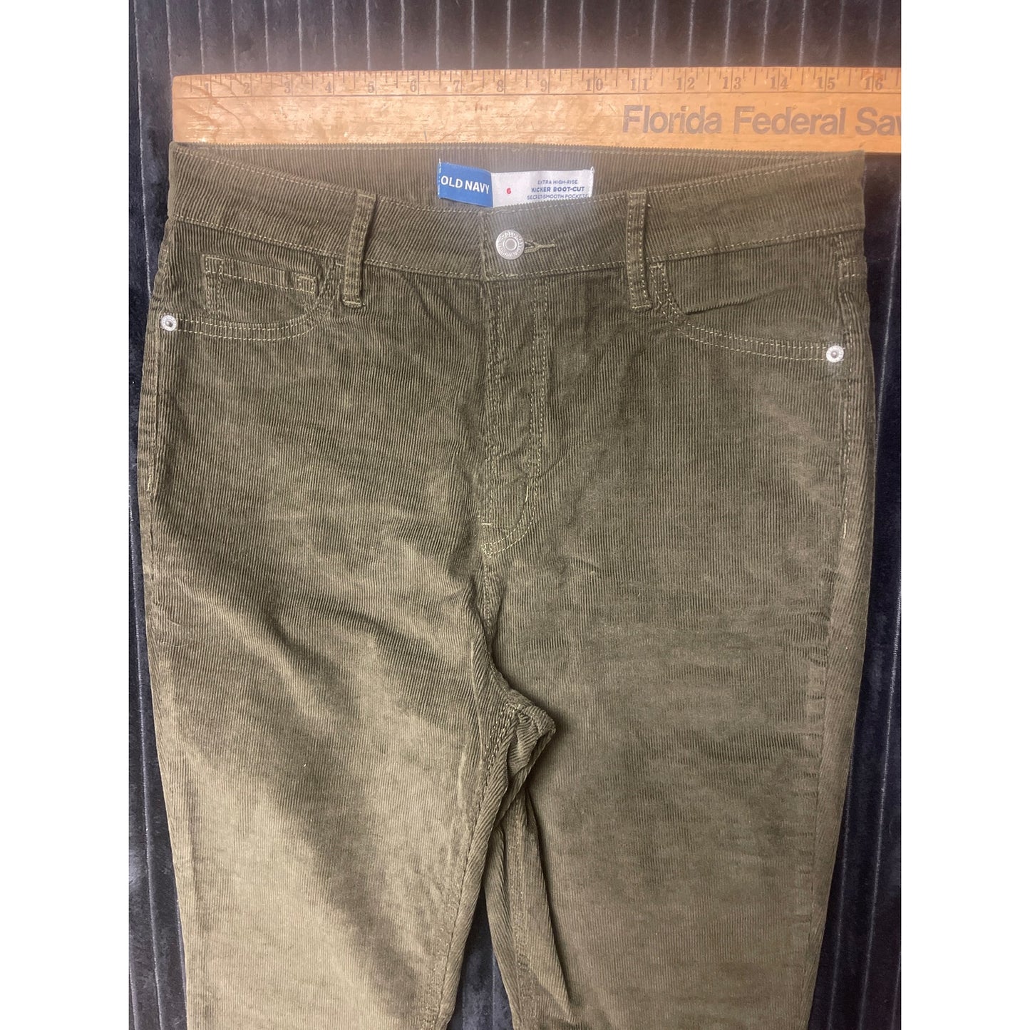 Old Navy Women's Extra High Rise Kicker Boot Corduroy Pants Sz 6 Chocolate Brown