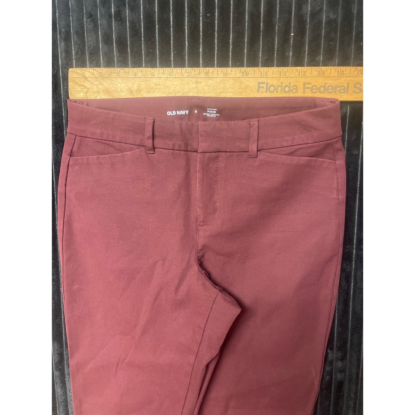 Old Navy Women's High Rise Pixie Pants Sz 6 Maroon Secret Smooth Pockets