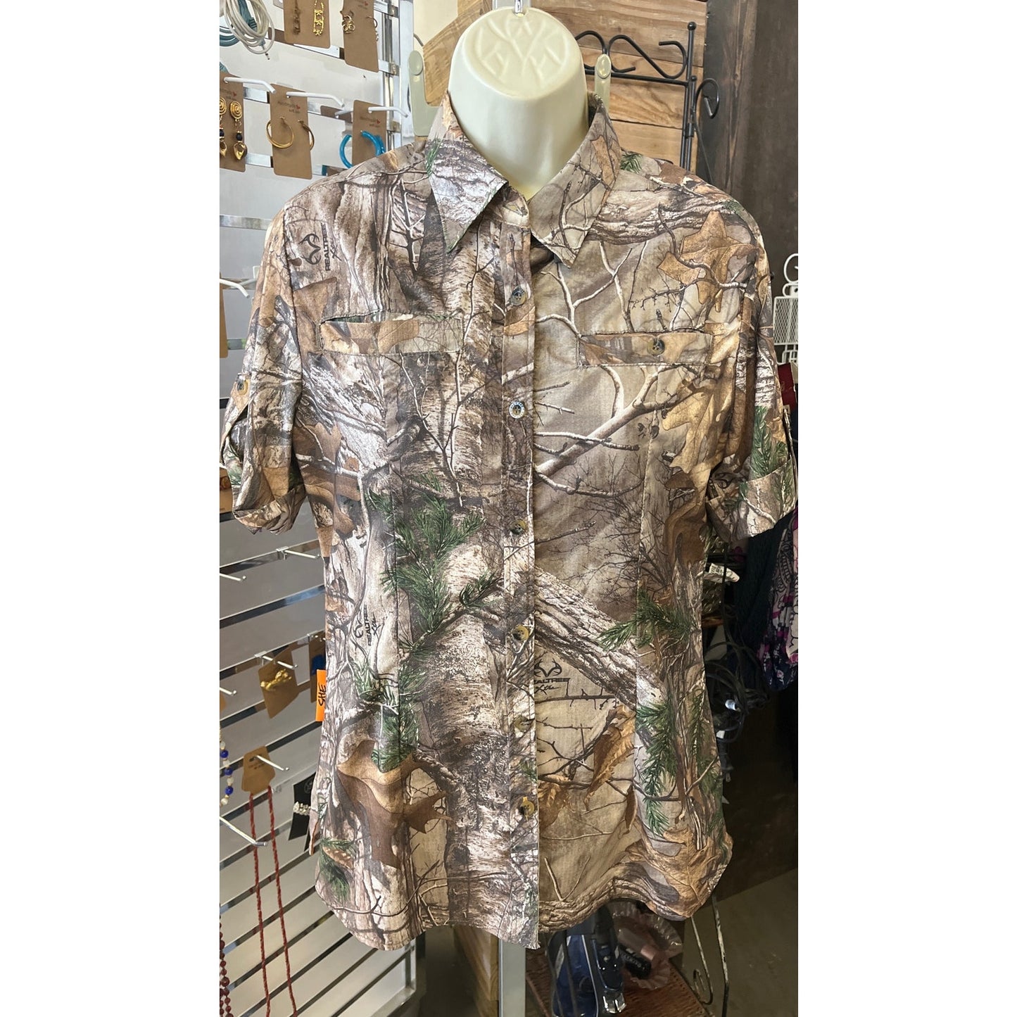 "She Outdoors Camo Short Sleeve Button-Up Dress Shirt Size Medium Women's"