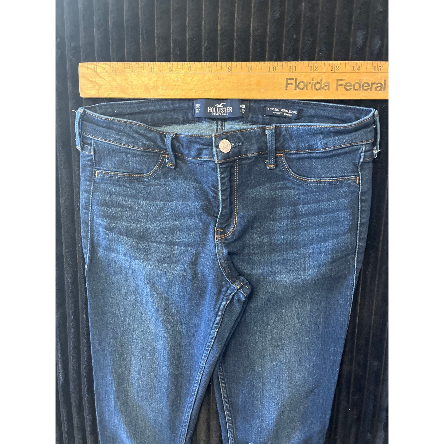 Hollister Women’s Low Rise Jean Leggings Dark Wash Advanced Stretch Size 9R