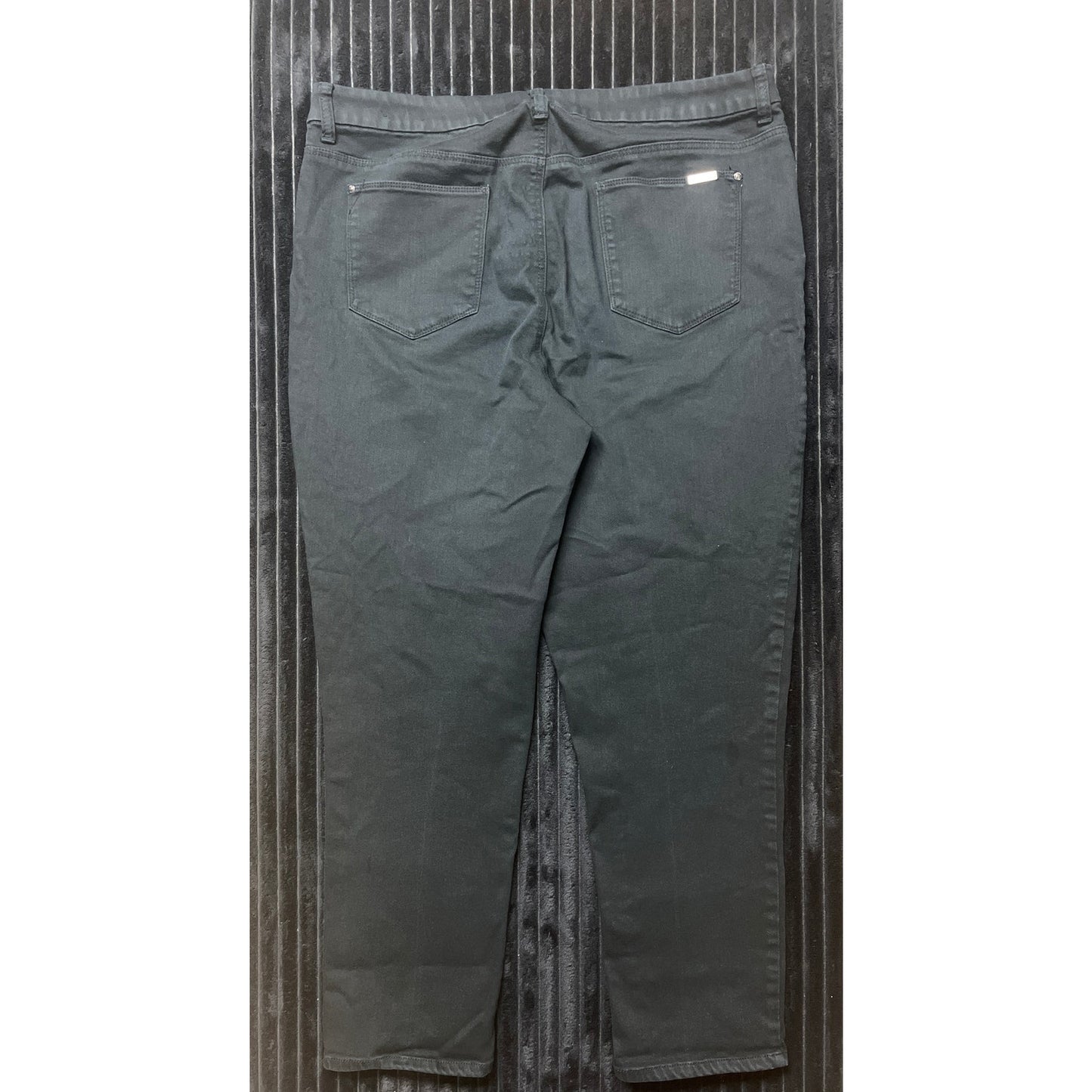 Chico’s GirlFriend Ankle Jeans in Black Size 3/20
