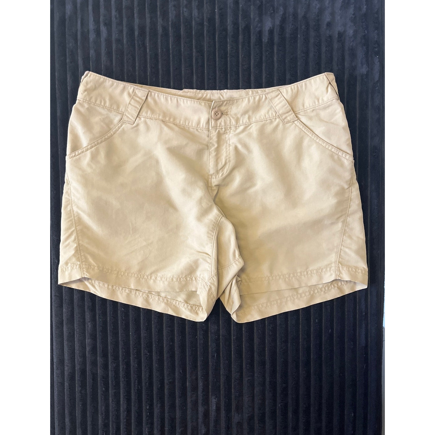 "PFG Columbia Women's Beige Dress Shorts Size L Lightweight & Comfortable"