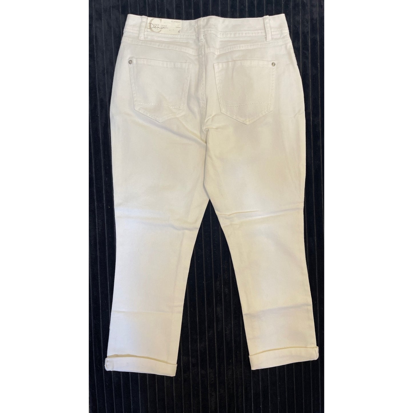 NWT Est. 1946 Denim Women's White Capris – Size 6