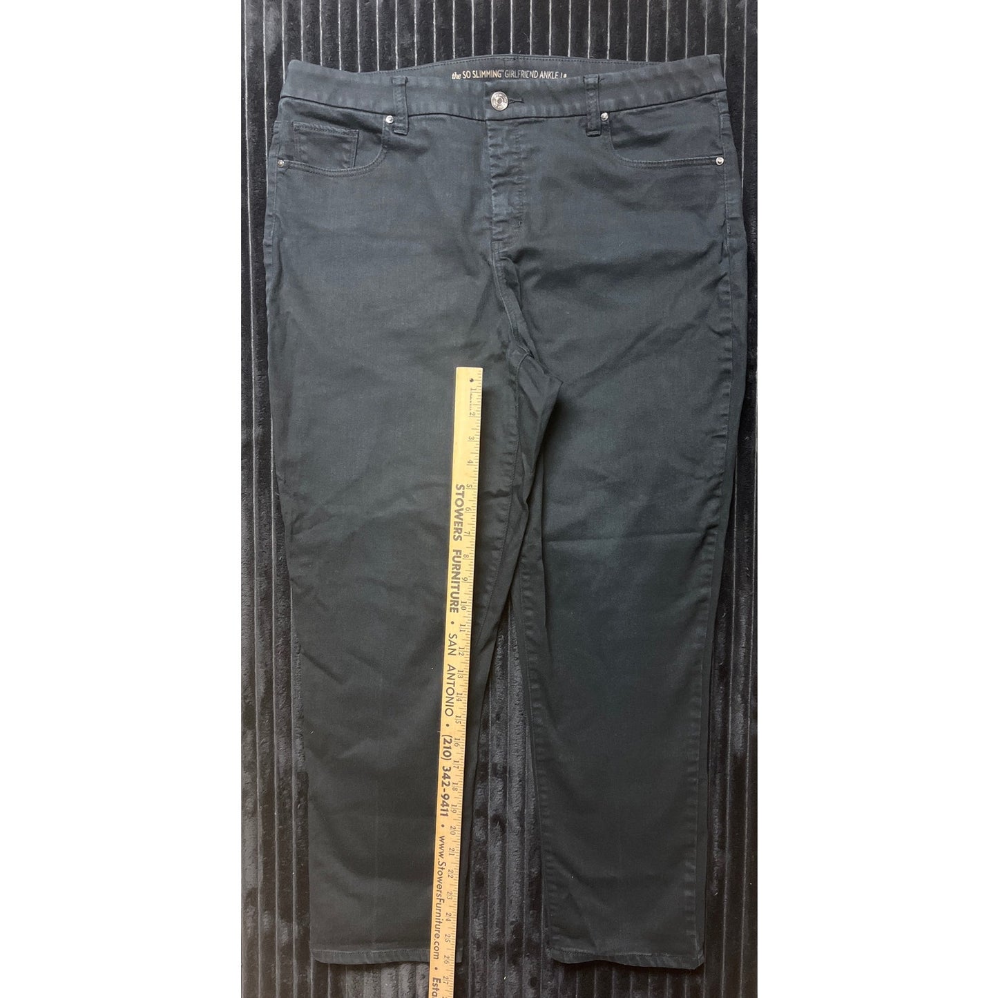 Chico’s GirlFriend Ankle Jeans in Black Size 3/20