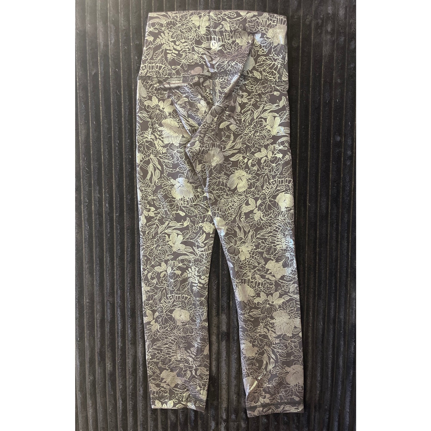 Womens Lululemon Leggings Size 2 Gold and Black Metal Pattern